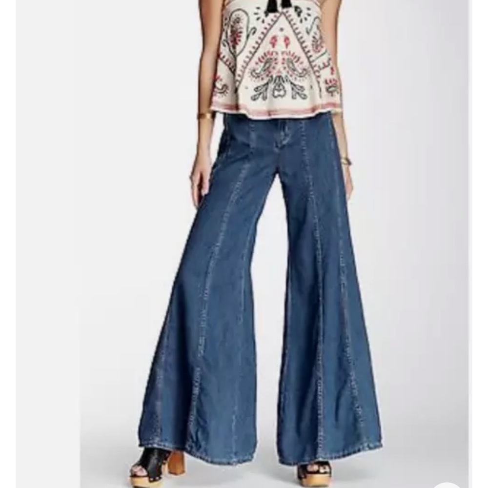 Free People Urban Outfitter’s Aiden 70’s Revival Bell Bottom’s Jeans sz 6 NWT